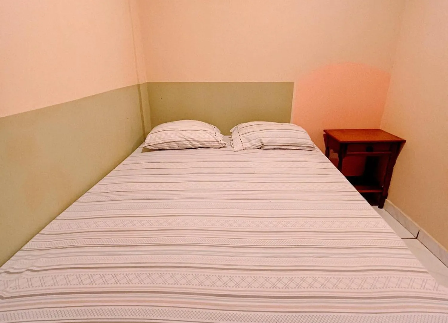 Suites Para Casais Na Praca Oswaldo Cruz Cabo Frío 0*,